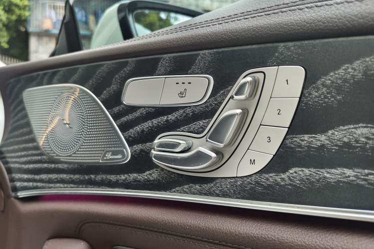 Used Mercedes-Benz CLS 2021 CLS 300 Luxury Model Interior 6