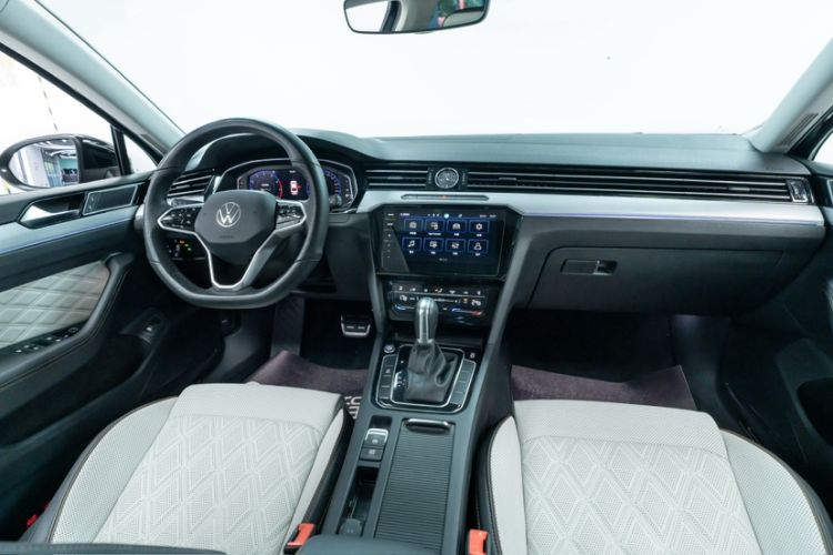 Used Volkswagen Magotan 2023 2 Million Units Commemorative Edition 330TSI DSG Luxury Version
