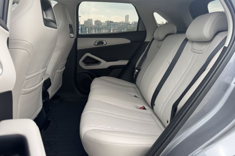 Used BYD Yuan UP 2024 401KM Leading Edition Interior 14