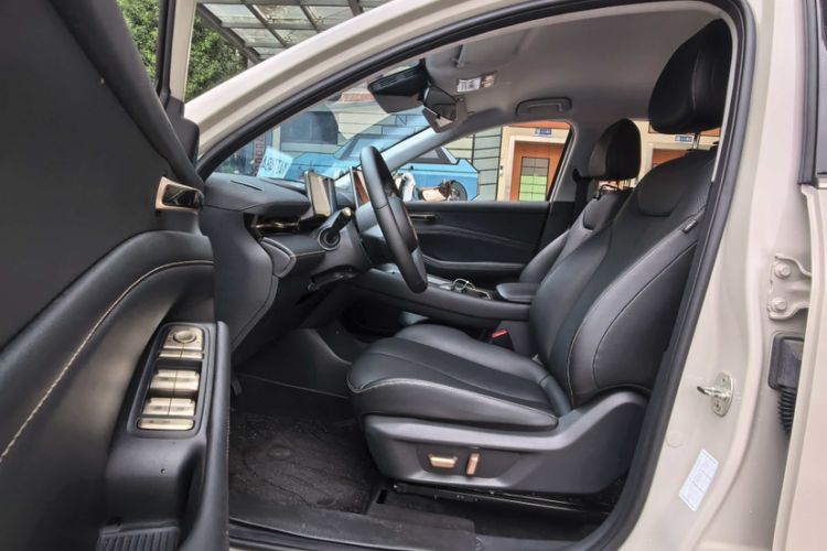 Used Baojun Yunhai 2024 500km Pure Electric Version Interior 3