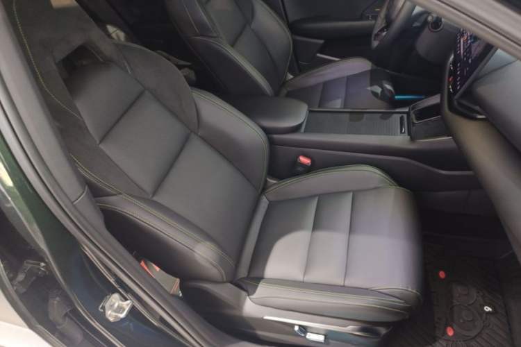 Used Lynk & Co 06 EM-P 2023 EM-P 126 Long-Range Halo Interior 5