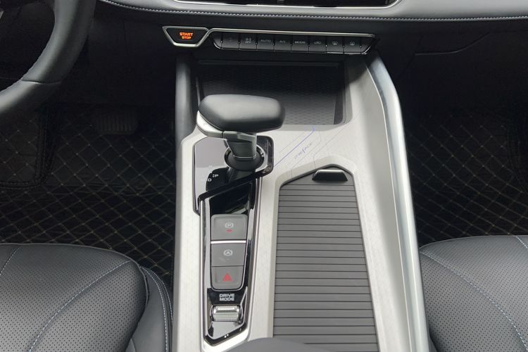 Used Geely Auto Preface 2025 Dongfang Yao 1.5TD Kunlun Edition Gear Lever