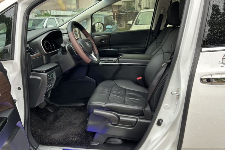 Used Honda Odyssey 2024 2.0L eHEV Sharp & Smart Edition Interior 3