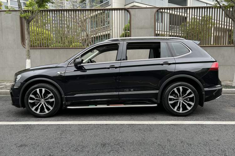Used Volkswagen Tiguan L 2020 330TSI Automatic Two-Wheel Drive R-Line Flagship Version China VI Standard Exterior 3