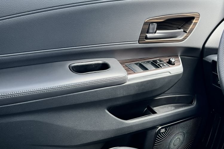 Used Toyota Granvia 2024 2.5L Hybrid Luxury Edition