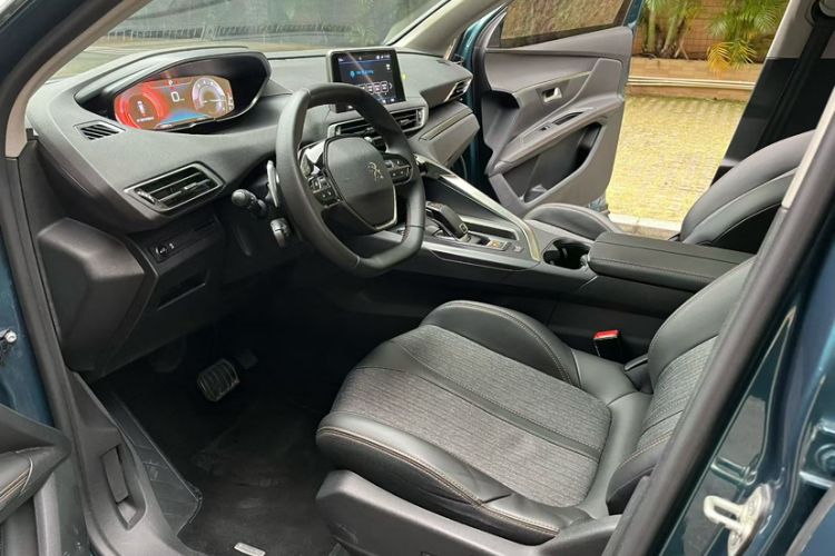 Used Peugeot 5008 2019 Revised 360THP 7-Seater Flagship Edition Interior 3