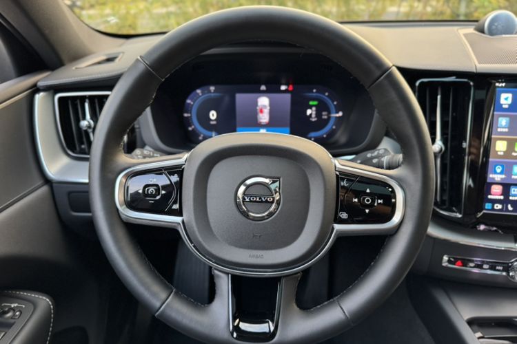 Used Volvo XC60 New Energy 2025 Plug-in Hybrid Long-Range All-Wheel Drive Zhiyuan Extreme Night Black Edition