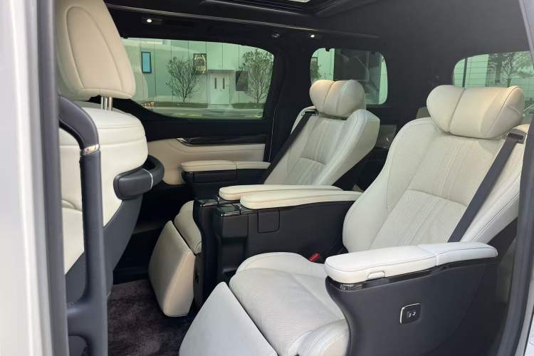 Used Lexus LM 2020 300h Seven-Seat Elegant Edition