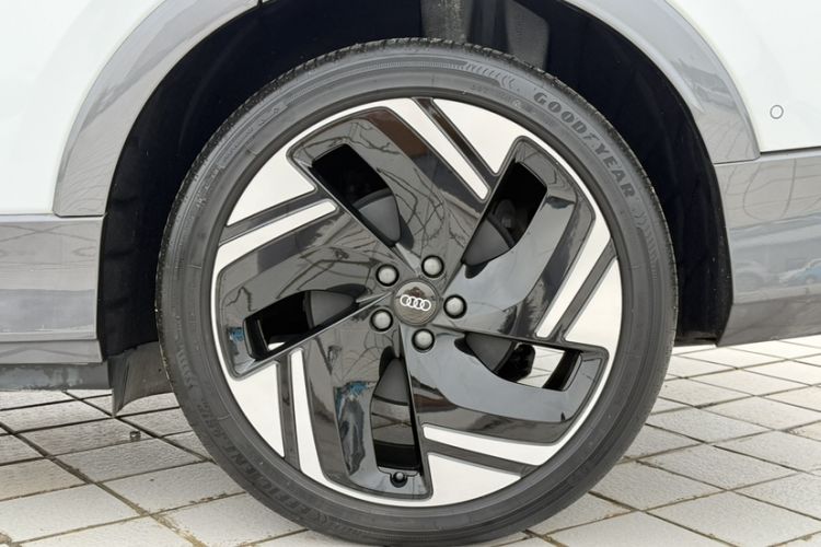 Used Audi Q5 e-tron 2022 50 e-tron quattro Glory Edition Elegant Suit
