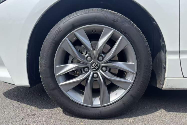 Used Toyota Avalon 2019 2.0L Luxury Edition China VI Standard Exterior 4