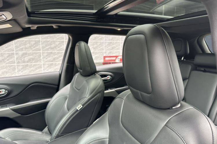 Used Jeep Cherokee 2021 2.0T Four-Wheel Drive 80th Anniversary Edition
