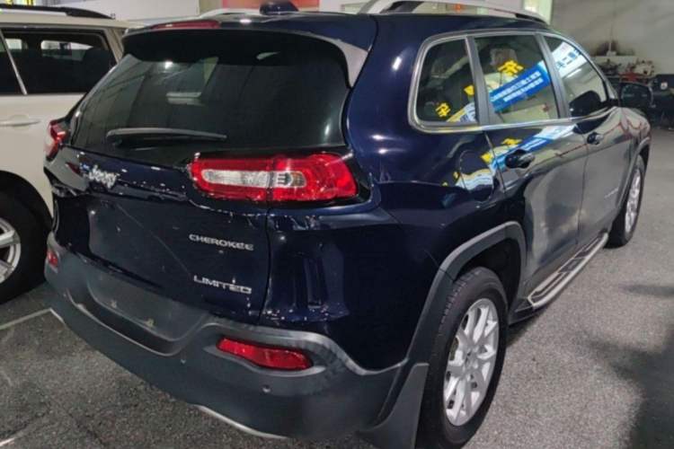 Used Jeep Cherokee 2017 2.0L Superior Edition