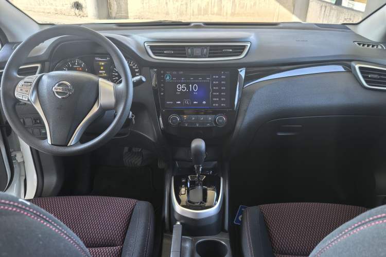 Used Nissan Qashqai 2016 2.0L CVT Elite Edition Interior 1