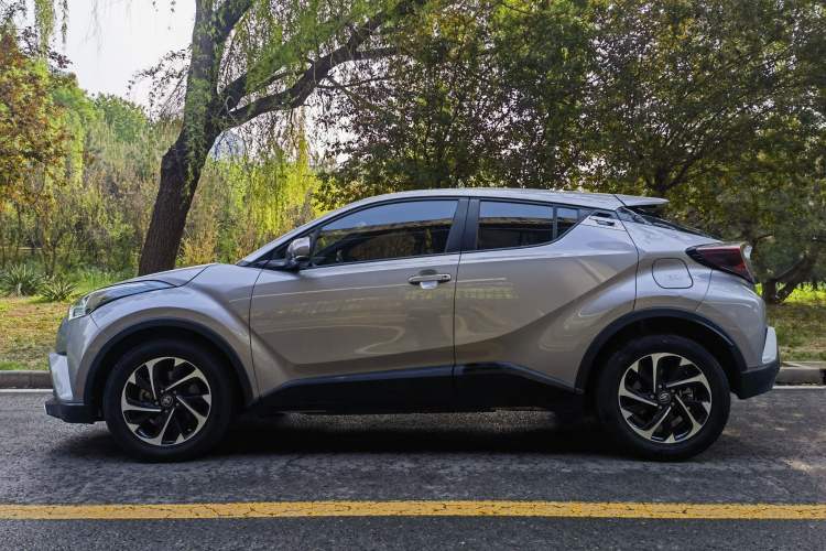 Used Toyota IZOA 2020 2.0L Yichi Version Exterior 2