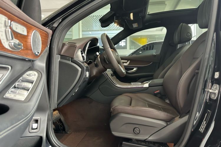 Used Mercedes-Benz GLC 2022 Refreshed GLC 300 L 4MATIC Dynamic Edition Interior 2