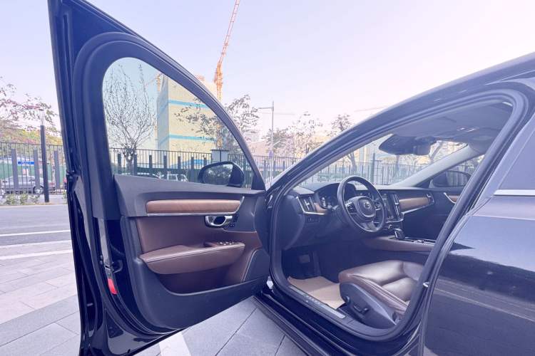 Used Volvo S90 New Energy 2020 T8 e-Drive Hybrid – Zhiyi Luxury Edition Interior 8