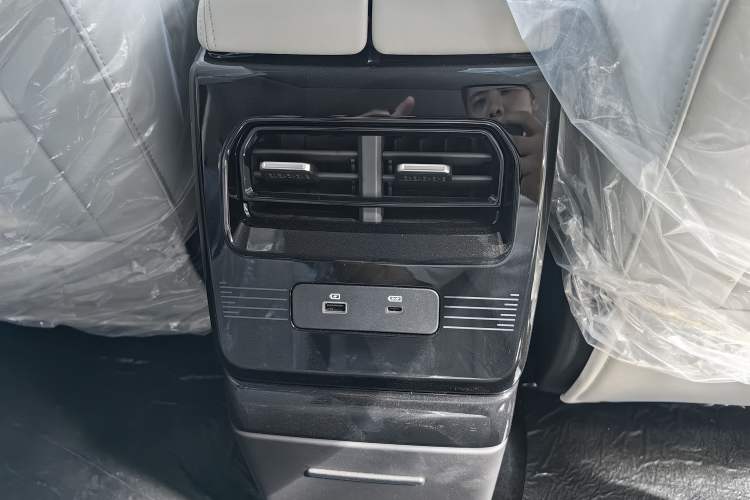 Used JETOUR Shanhai L7 2025 Model 1.5T 120km Enjoyment 7-seater