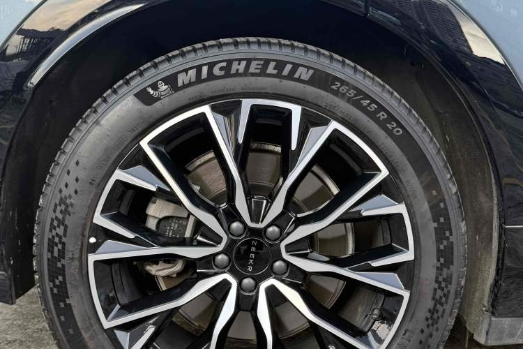 Used Zeekr 7X 2025 100 kWh Long-Range Rear-Wheel Drive with Intelligent Driving Features