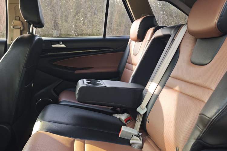 Used Foday Landfort 2015 1.9T Diesel Two-Wheel Drive Standard Edition 7 Seats
