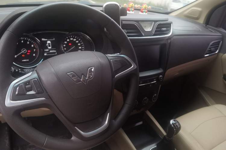 Used Wuling Hongguang 2015 1.5L S1 Luxury National Emission Standard V