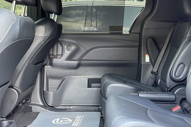 Used Toyota Granvia 2024 2.5L Hybrid Prestige PLUS Four-Wheel Drive Version
