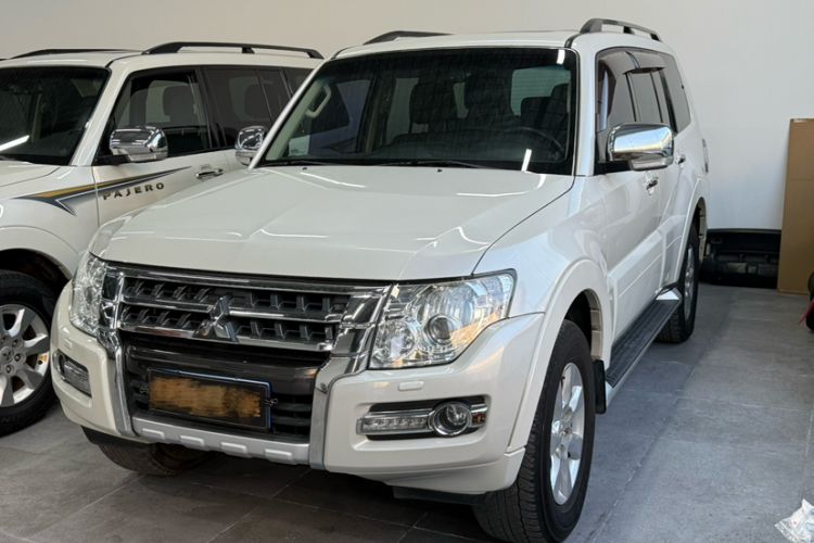 Used Mitsubishi Pajero 2015 3.0L Automatic Luxury Version China V Standard