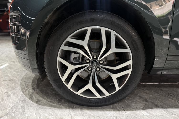 Used Land Rover Range Rover Evoque 2024 Aurora L 249 PS Prestige Light-Chasing Edition
