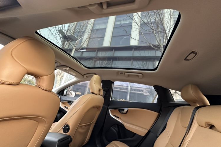 Used Volvo V40 2017 T3 Zhiyi Edition