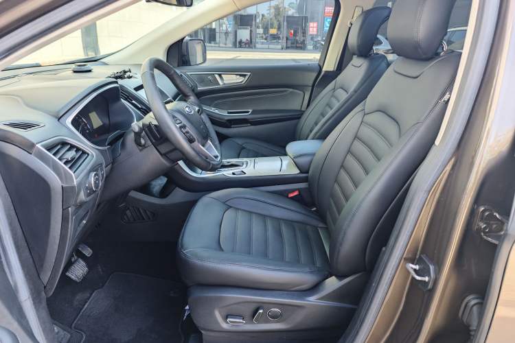 Used Ford Edge 2016 EcoBoost 245 Two-Wheel-Drive Titanium 7-Seater
