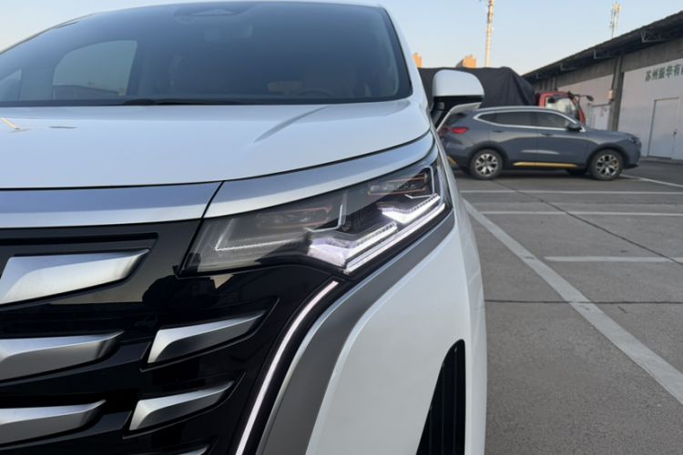 Used Denza D9 2022 DM-i 970 Four-Wheel Drive Flagship Model Exterior 2