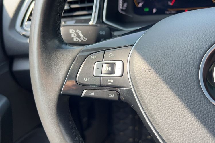 Used Volkswagen T-ROC 2021 280TSI DSG Two-Wheel Drive Comfort Connect Edition