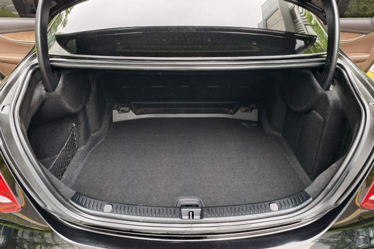 Used Mercedes-Benz E-Class 2018 Facelifted E 300 L Stylish Version Trunk