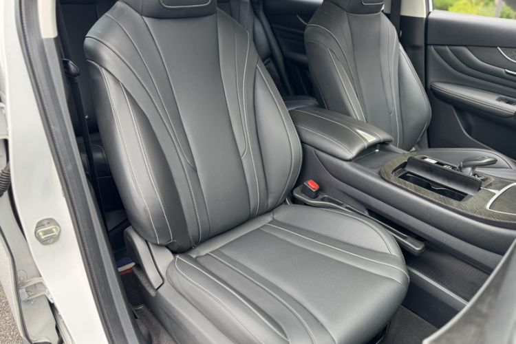 Used Venucia V 2022 260T Custom Edition · Idol Interior 1