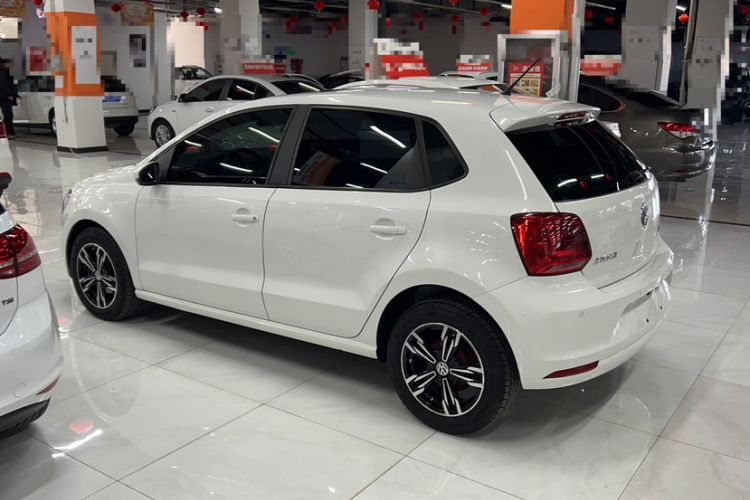 Used Volkswagen Polo 2016 1.6L Automatic Comfort Model