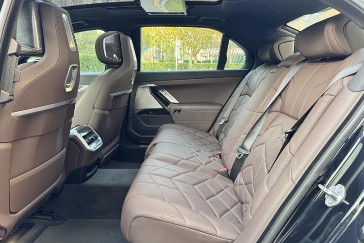 Used BMW 7 Series 2023 740Li Luxury Edition M Sport Package Interior 7