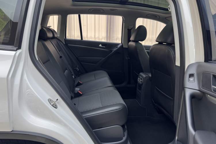 Used Volkswagen Tiguan 2016 300TSI Automatic All-Wheel Drive Fashion Vision Edition Interior 5