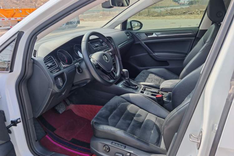 Used Volkswagen Golf 2018 230TSI Automatic Luxury Version