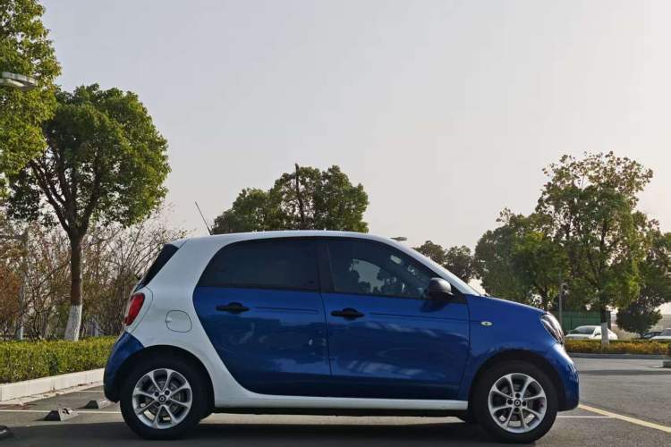Used smart forfour 2018 1.0L 52 kW Dynamic Edition
