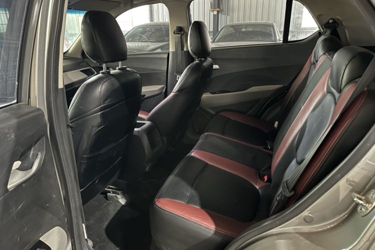 Used Baojun 510 2017 1.5L manual Comfort trim Interior 3