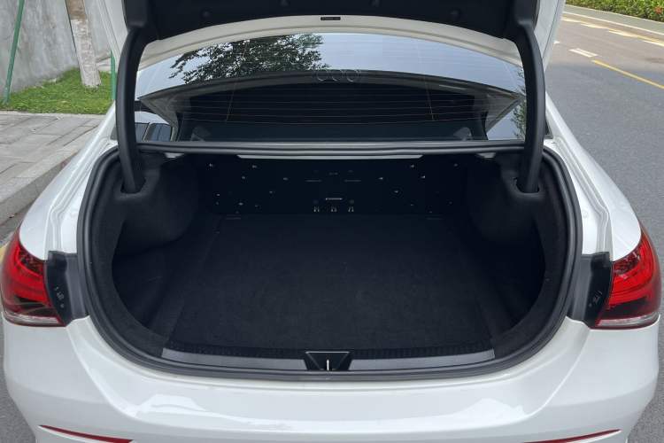 Used Mercedes-Benz A-Class 2022 Restyled A 200 L Sport Sedan Fashion Version Interior 4