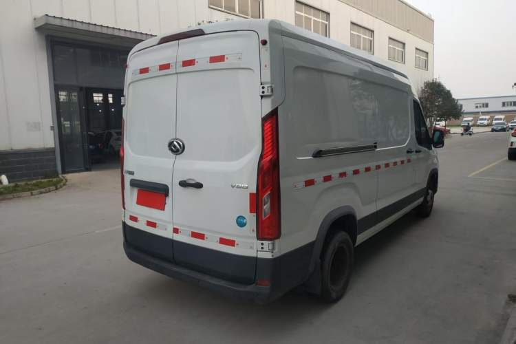 Used SAIC MAXUS Xintu V90 2022 2.0T Manual VAN Rear-Drive Extended Wheelbase High Roof with Dual Rear Tires 3-Seater
