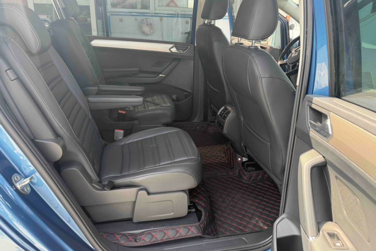 Used Volkswagen Touran 2016 Volkswagen Touran L 280TSI DSG Comfort Edition Interior 2