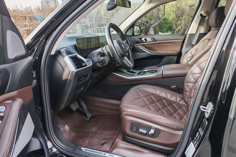 Used BMW X5 2023 xDrive 30Li Luxury M Sport Package
