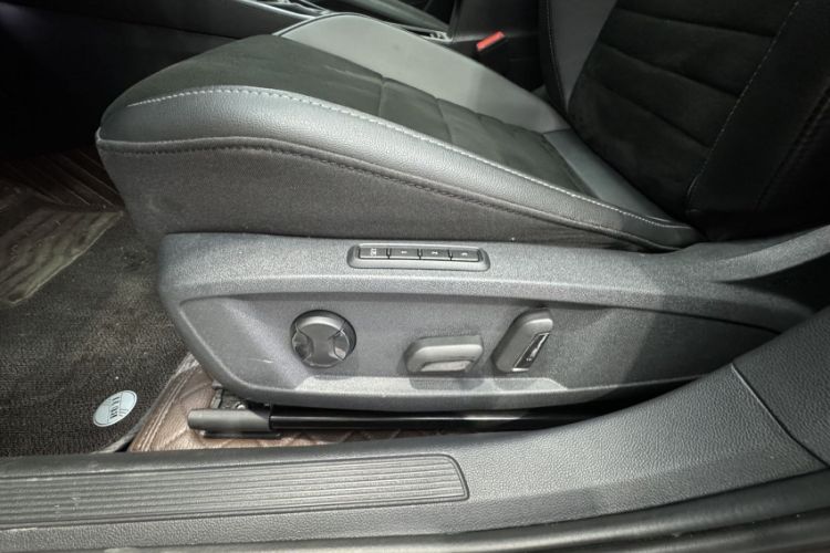 Used Volkswagen Sagitar 2021 280TSI DSG Luxury Smart Connectivity Edition Interior 6