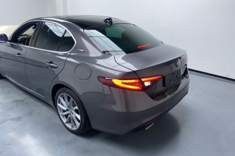 Used Alfa Romeo Giulia 2021 2.0T 280HP Luxury Edition
