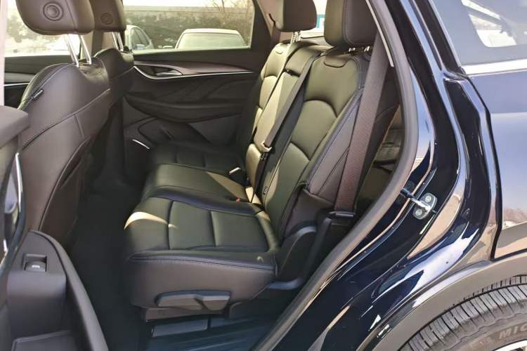 Used Buick Enclave 2022 652T Two-Wheel-Drive Prestige 7-Seater Interior 4