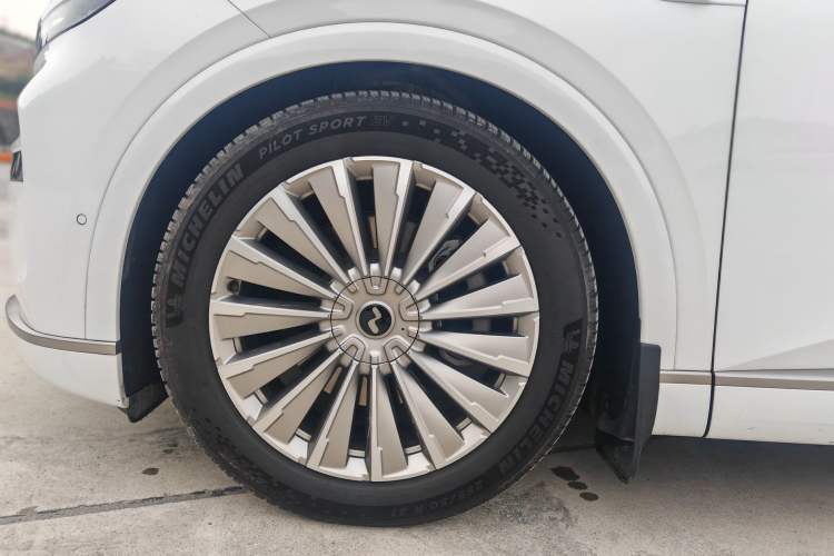 Used ONVO Luxeed L90 2025 Model—Max Six-Seater Version