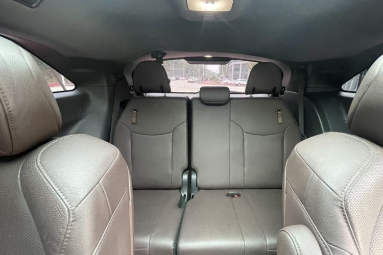 Used Toyota SIENNA 2021 2.5L Hybrid Platinum Edition Interior 7