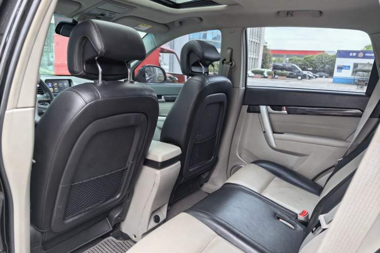 Used Chevrolet Captiva 2014 2.4L 4x4 Luxury Edition 5 Seats Interior 3