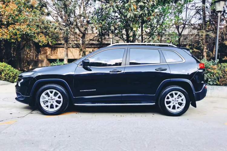 Used Jeep Cherokee 2016 2.4L Leading Edition